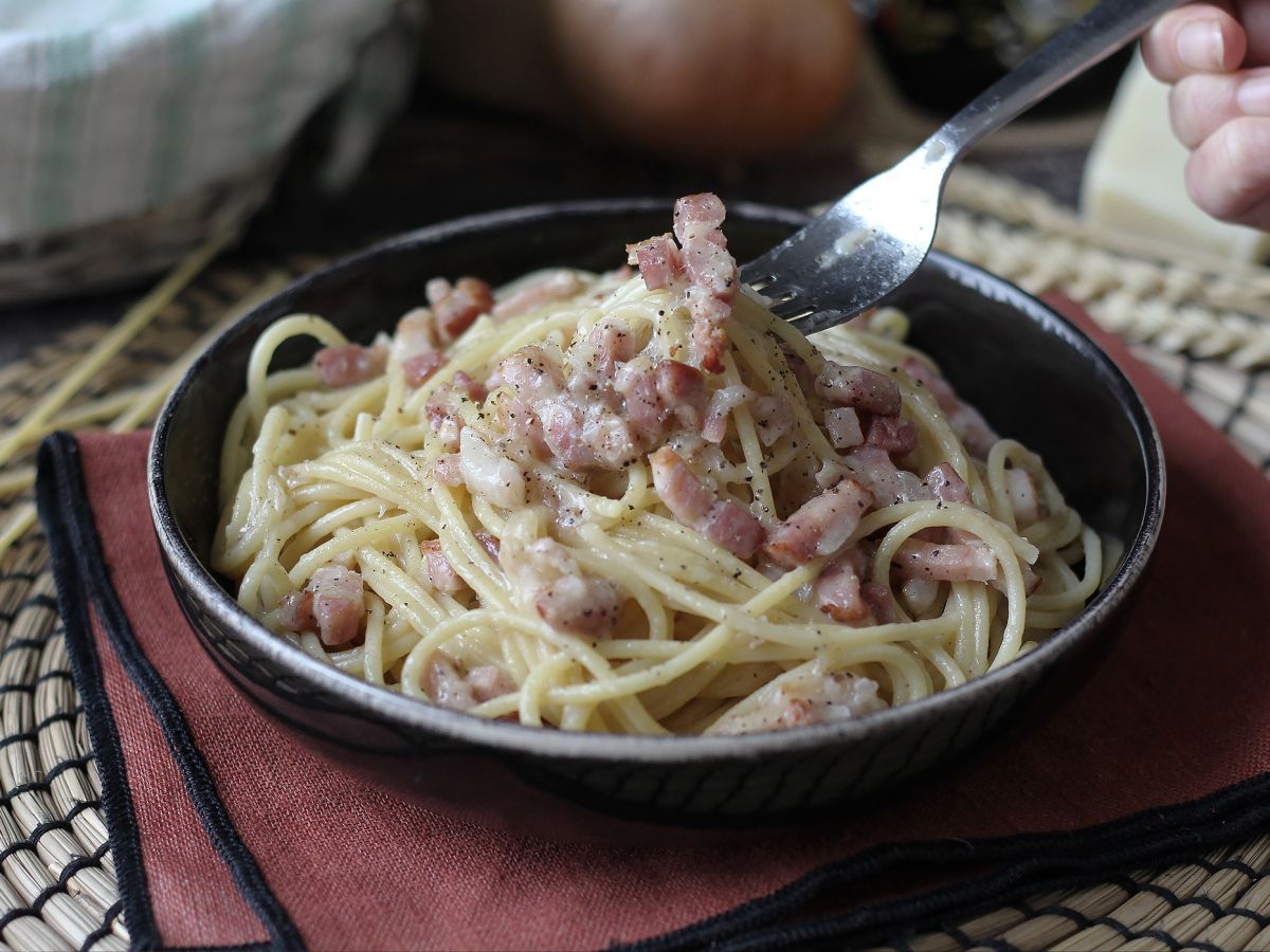 Pasta med bacon: lätt, billigt och krämigt - foto 6