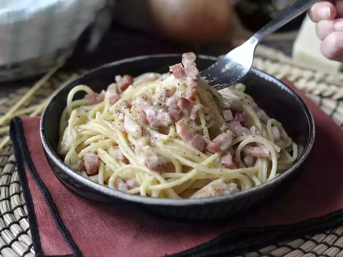 Pasta med bacon: lätt, billigt och krämigt - foto 6