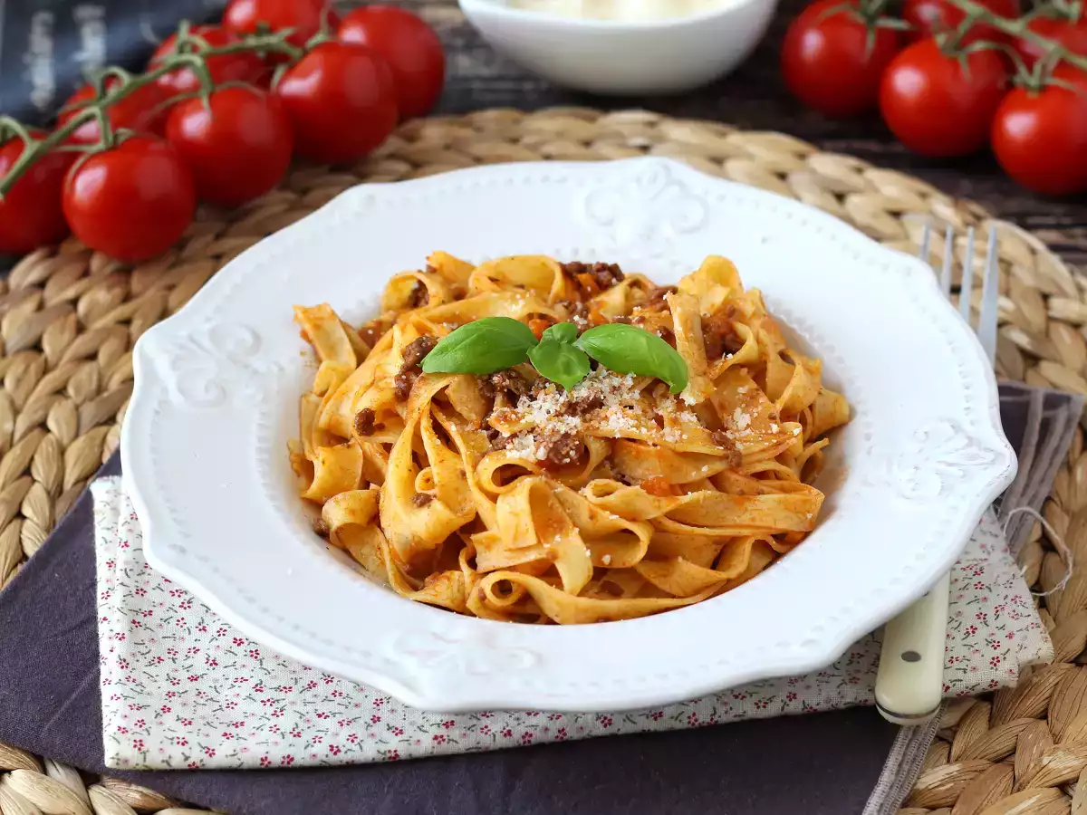 Pasta med bolognesesås - tagliatelle al ragù alla bolognese - foto 6