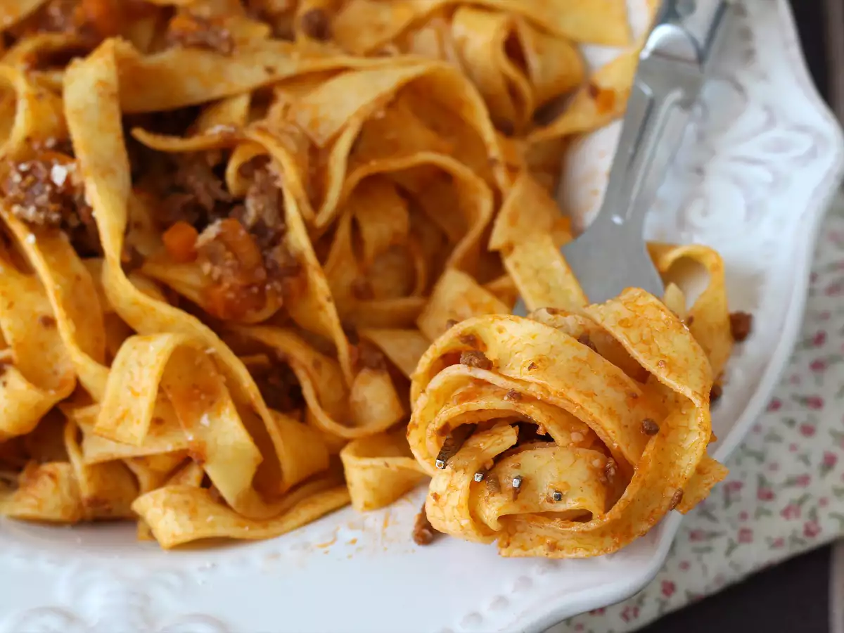 Pasta med bolognesesås - tagliatelle al ragù alla bolognese - foto 7