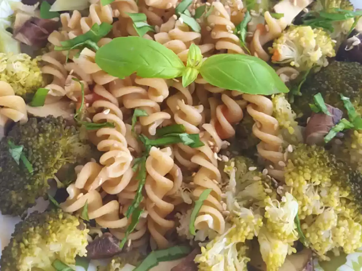 Pasta med broccoli, champinjoner och basilika - foto 2