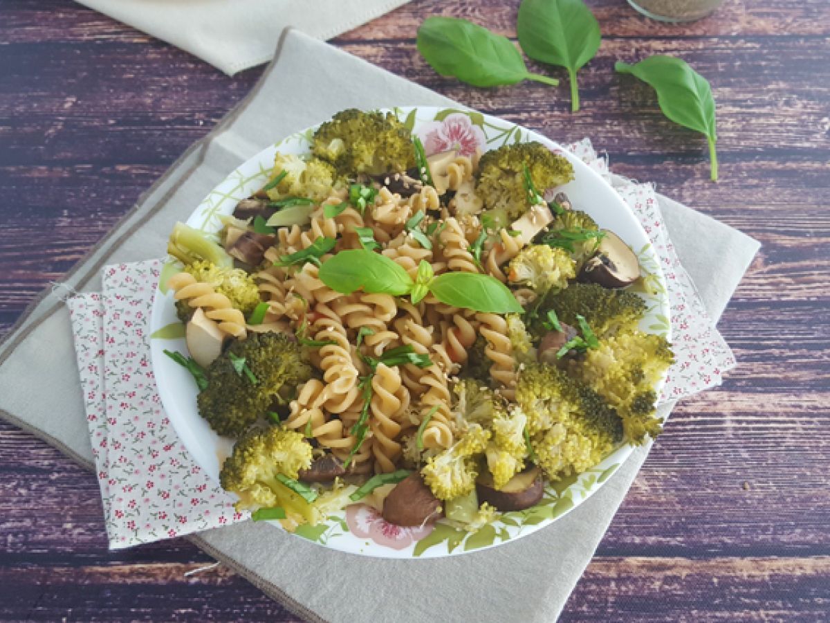 Pasta med broccoli, champinjoner och basilika - foto 4