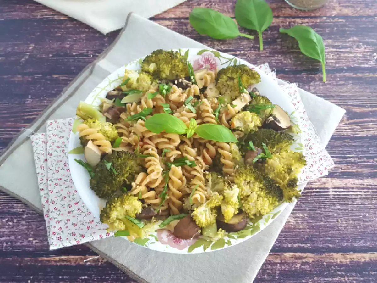 Pasta med broccoli, champinjoner och basilika - foto 4
