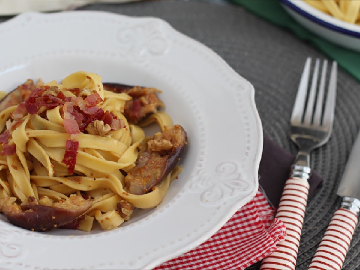 Pasta med fikon och pancetta