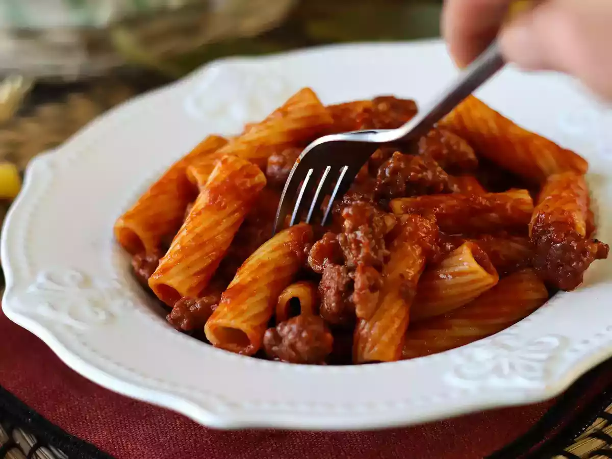 Pasta med korvsås: en enkel rätt med intensiv smak - foto 3