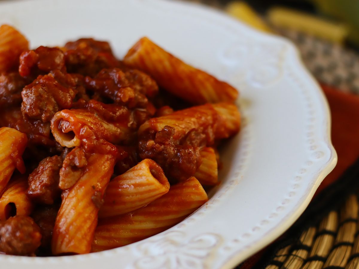 Pasta med korvsås: en enkel rätt med intensiv smak - foto 4