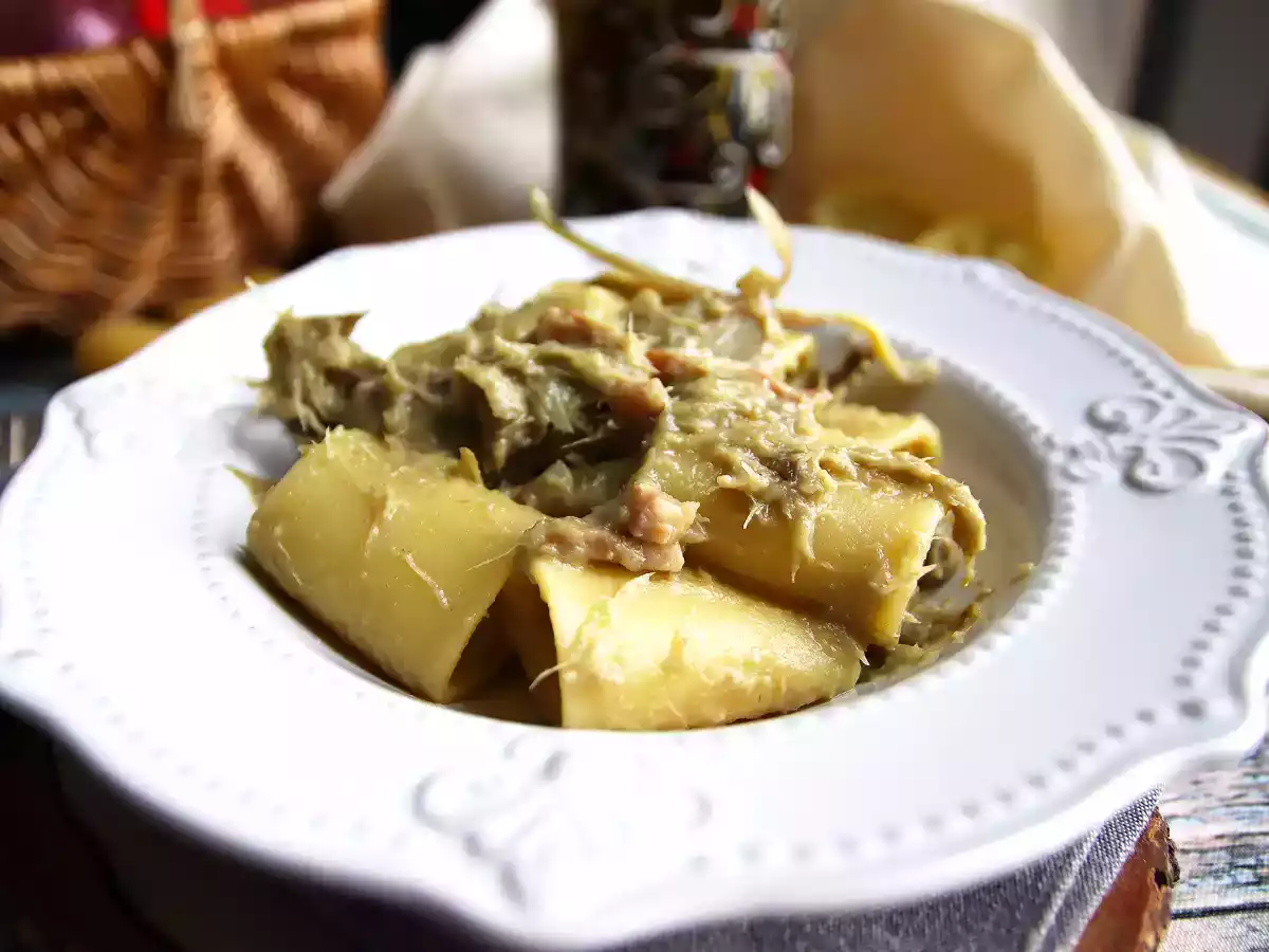 Pasta med kronärtskockor och bacon, en smakrik och lättlagad rätt