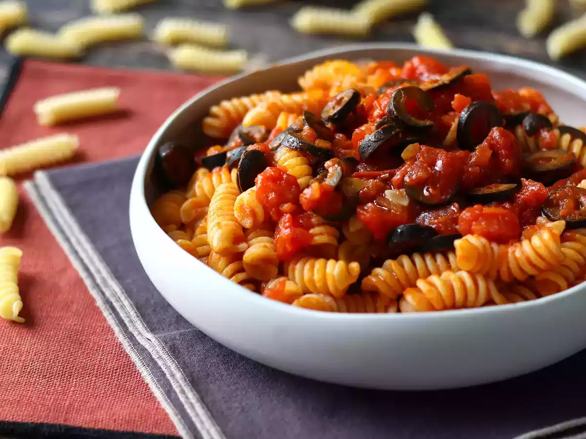 Pasta med olivsås: ekonomisk, välsmakande och lätt att laga!