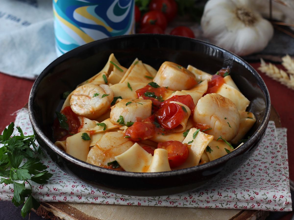 Pasta med pilgrimsmusslor, en elegant förrätt med skaldjur