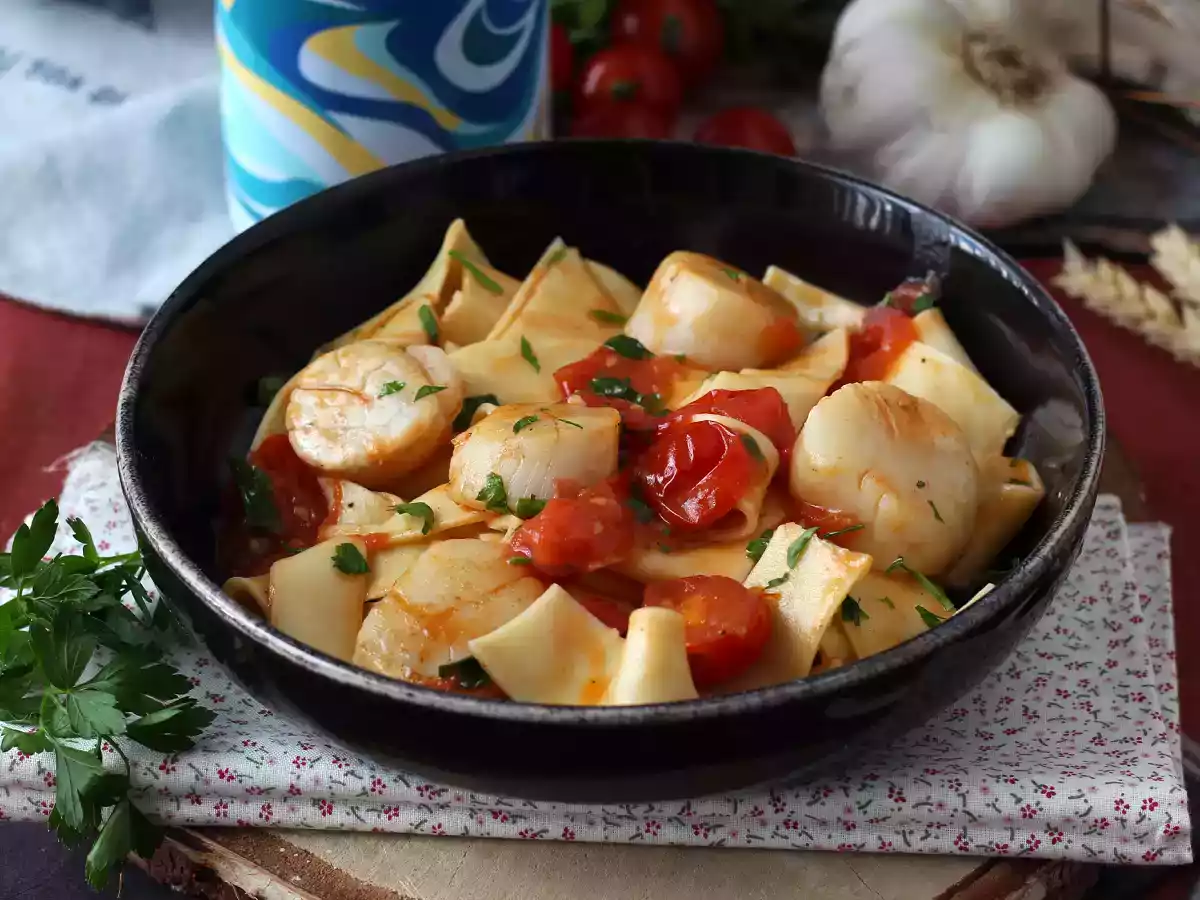 Pasta med pilgrimsmusslor, en elegant förrätt med skaldjur