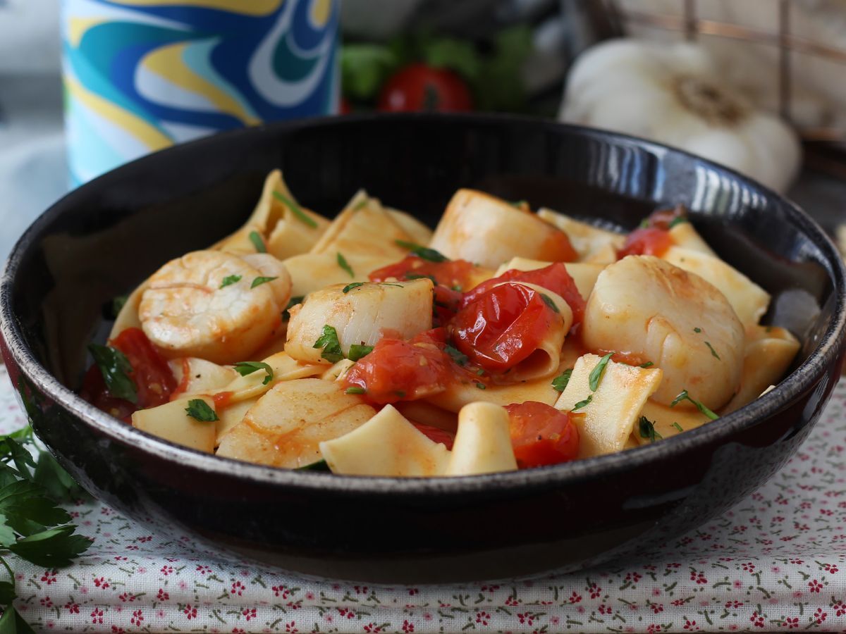 Pasta med pilgrimsmusslor, en elegant förrätt med skaldjur - foto 2