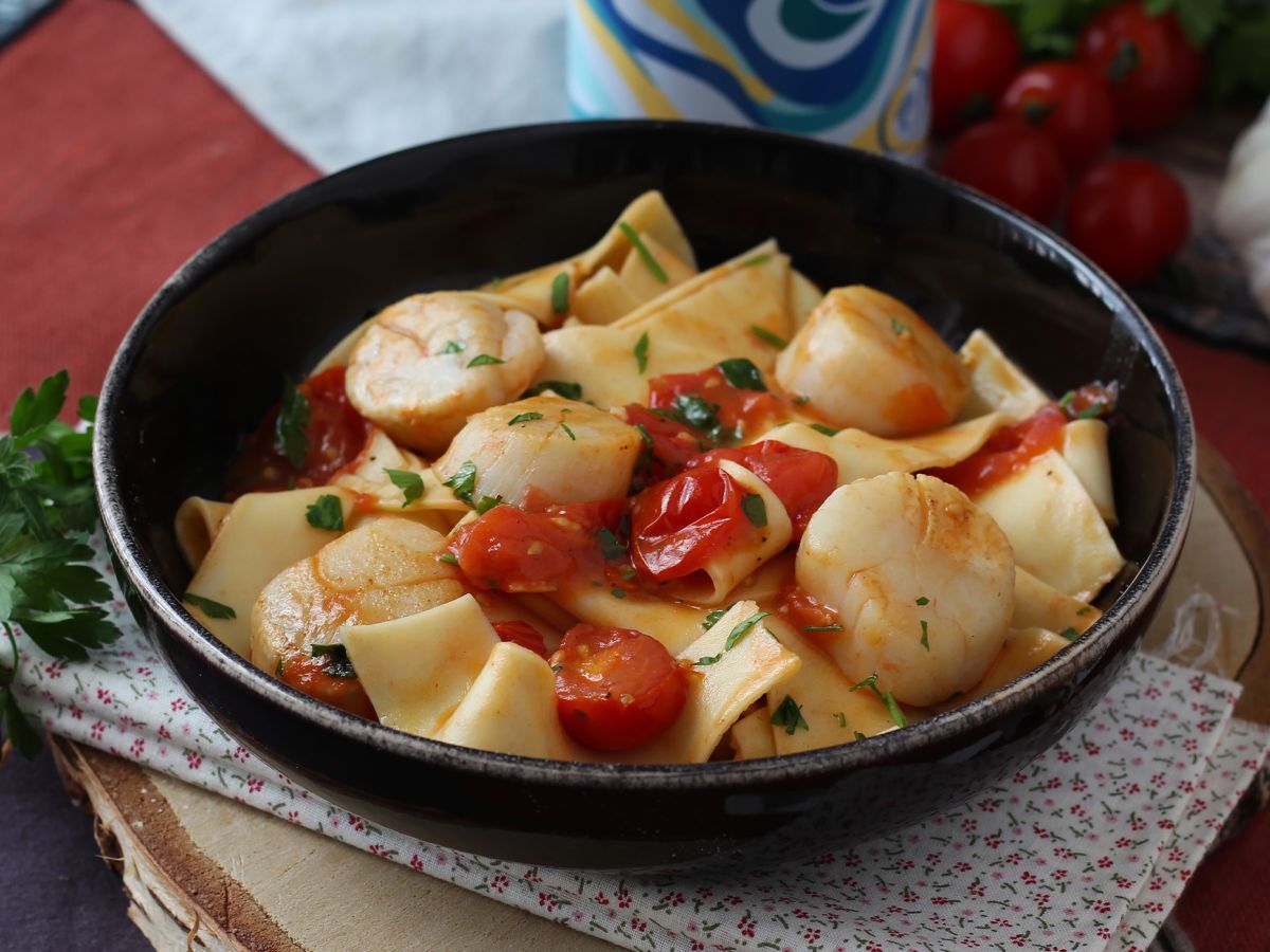 Pasta med pilgrimsmusslor, en elegant förrätt med skaldjur - foto 5