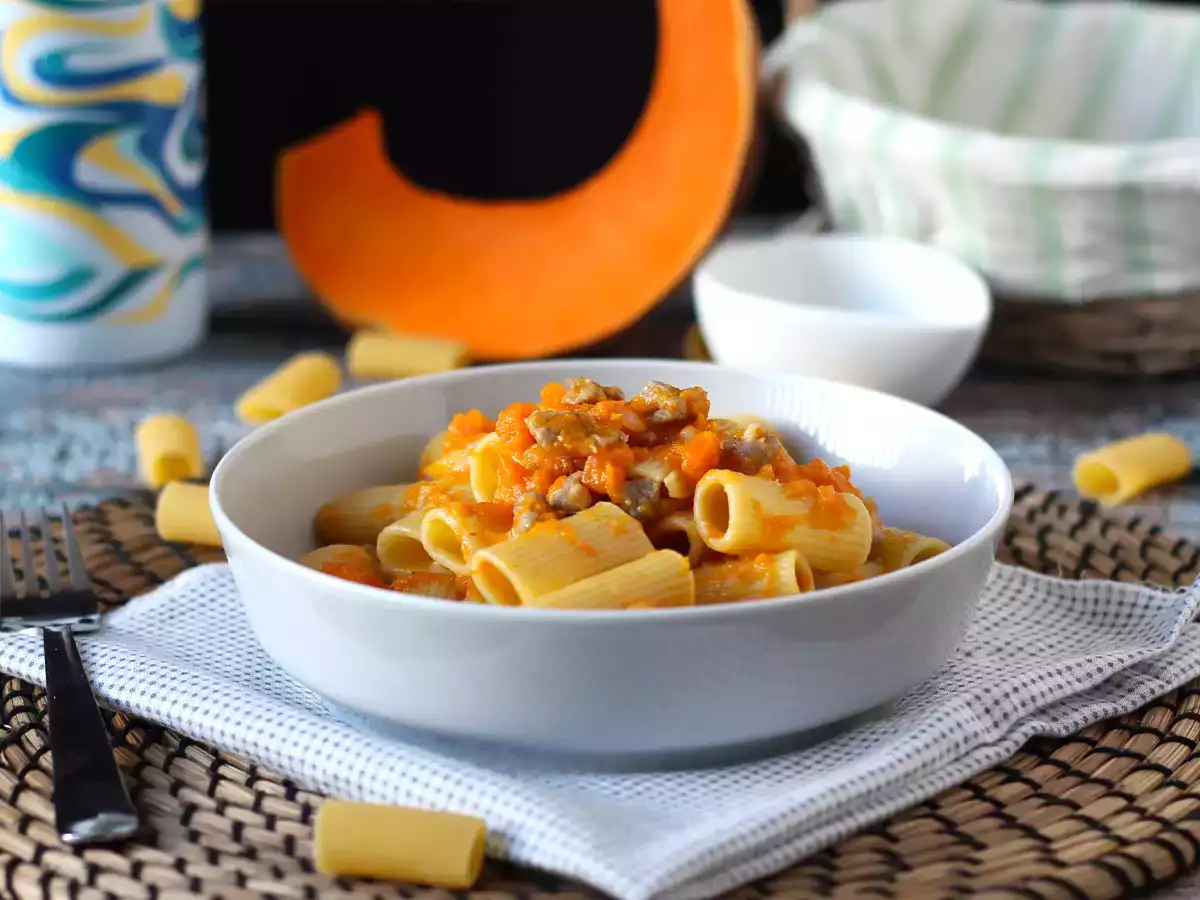 Pasta med pumpa och korv