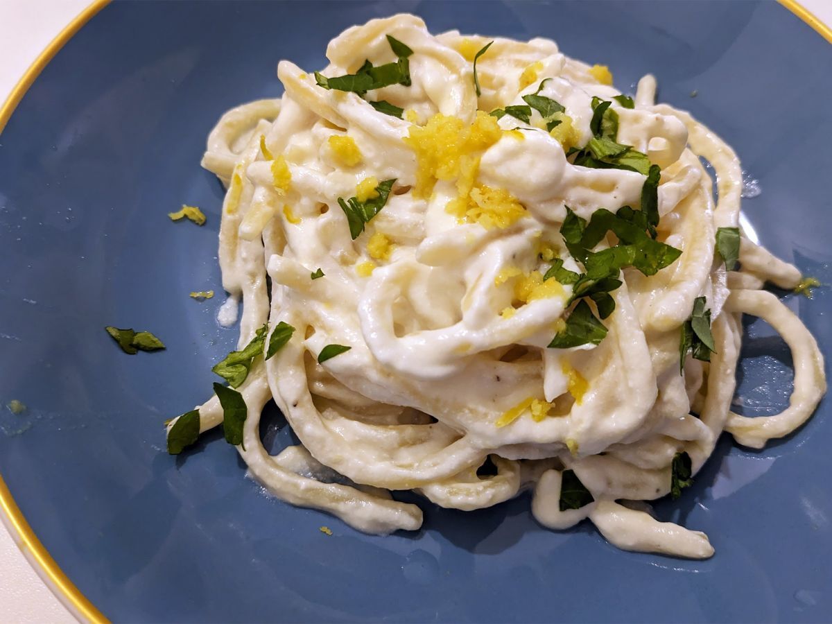 Pasta med ricotta och citron, en delikat första rätt som är mycket lätt att förbereda!