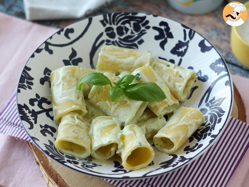Pasta med ricottakräm och basilika