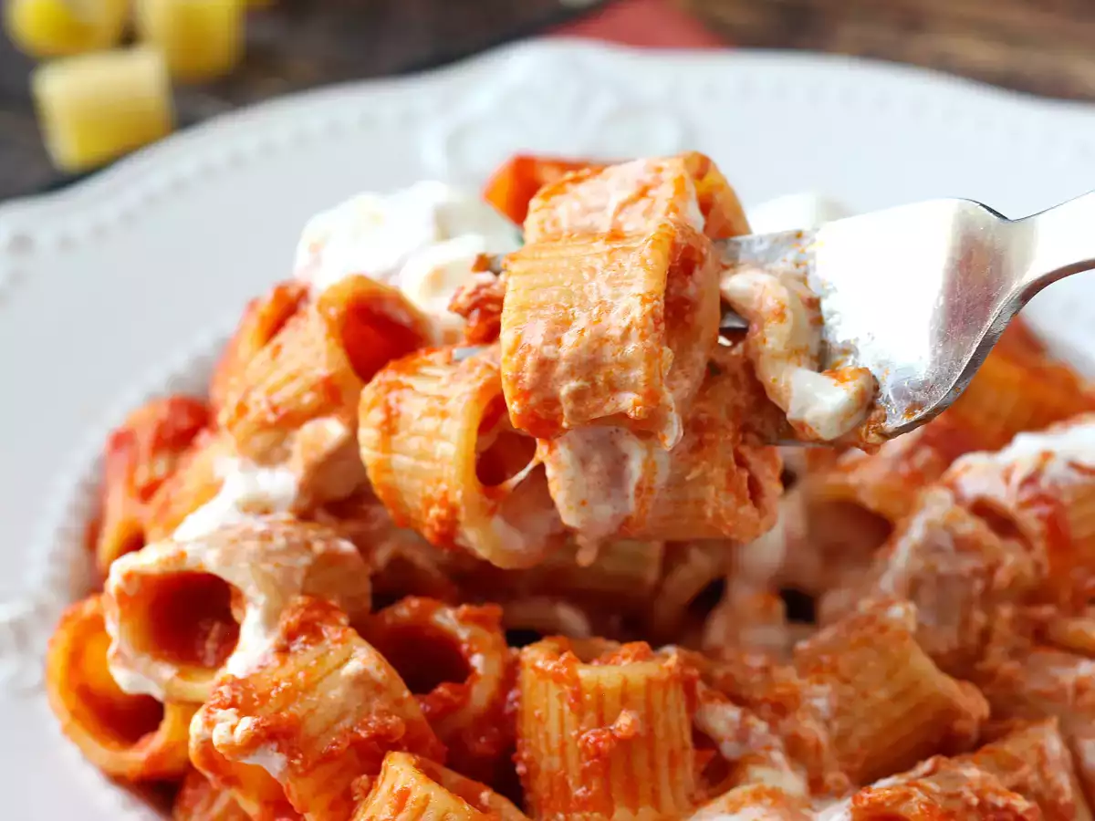 Pasta med stracciatella och krämig tomat: första rätten klar på 10 minuter - foto 3