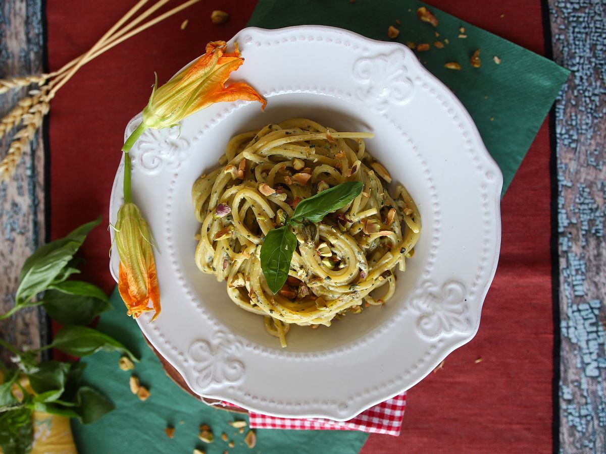 Pasta med zucchiniblommor, ricotta och pistagenötter - foto 5