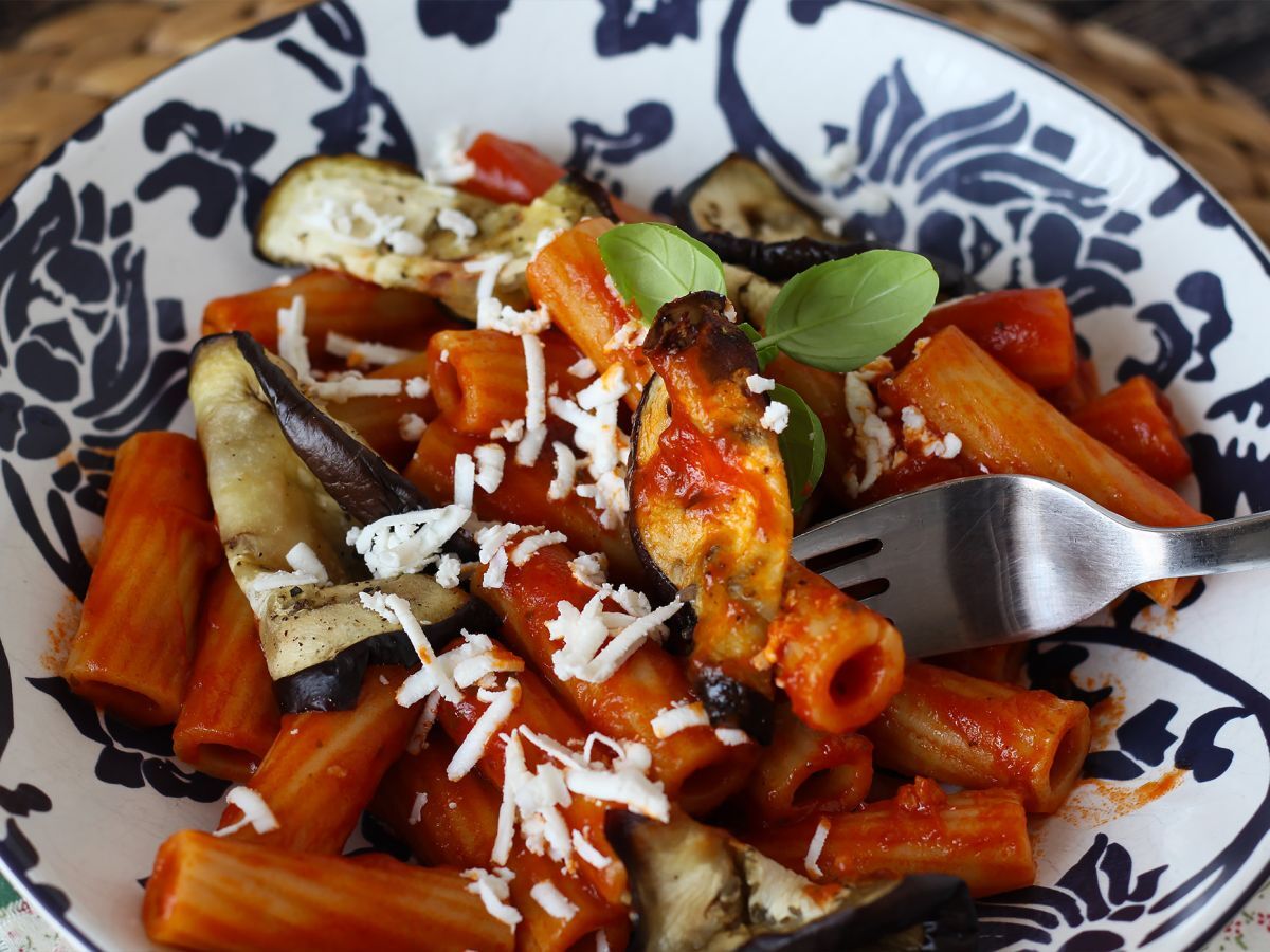 Pasta Siciliana med aubergine, den enkla och lätta versionen - Pasta alla Norma - foto 4