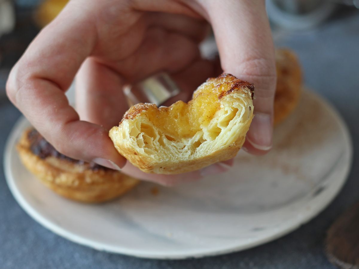 Pastéis de nata i en luftfryser. Det snabba och enkla receptet på den traditionella portugisiska sötsaken. - foto 3