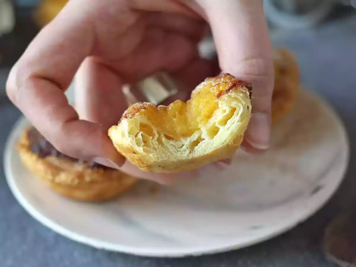 Pastéis de nata i en luftfryser. Det snabba och enkla receptet på den traditionella portugisiska sötsaken. - foto 3