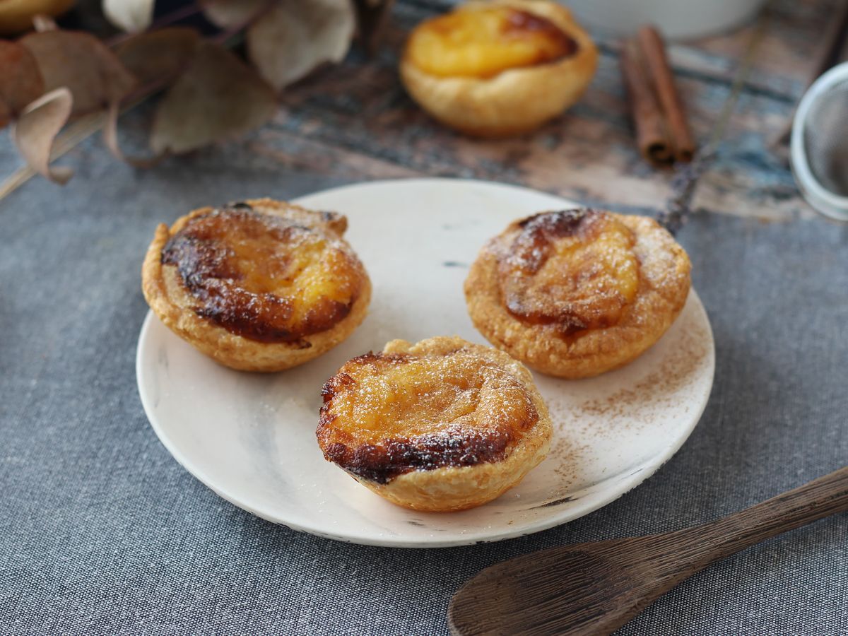 Pastéis de nata i en luftfryser. Det snabba och enkla receptet på den traditionella portugisiska sötsaken. - foto 5