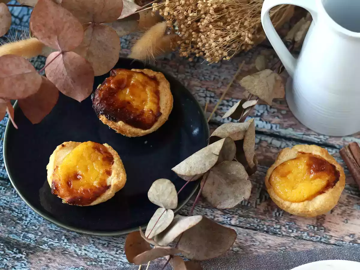 Pastéis de nata i en luftfryser. Det snabba och enkla receptet på den traditionella portugisiska sötsaken. - foto 6