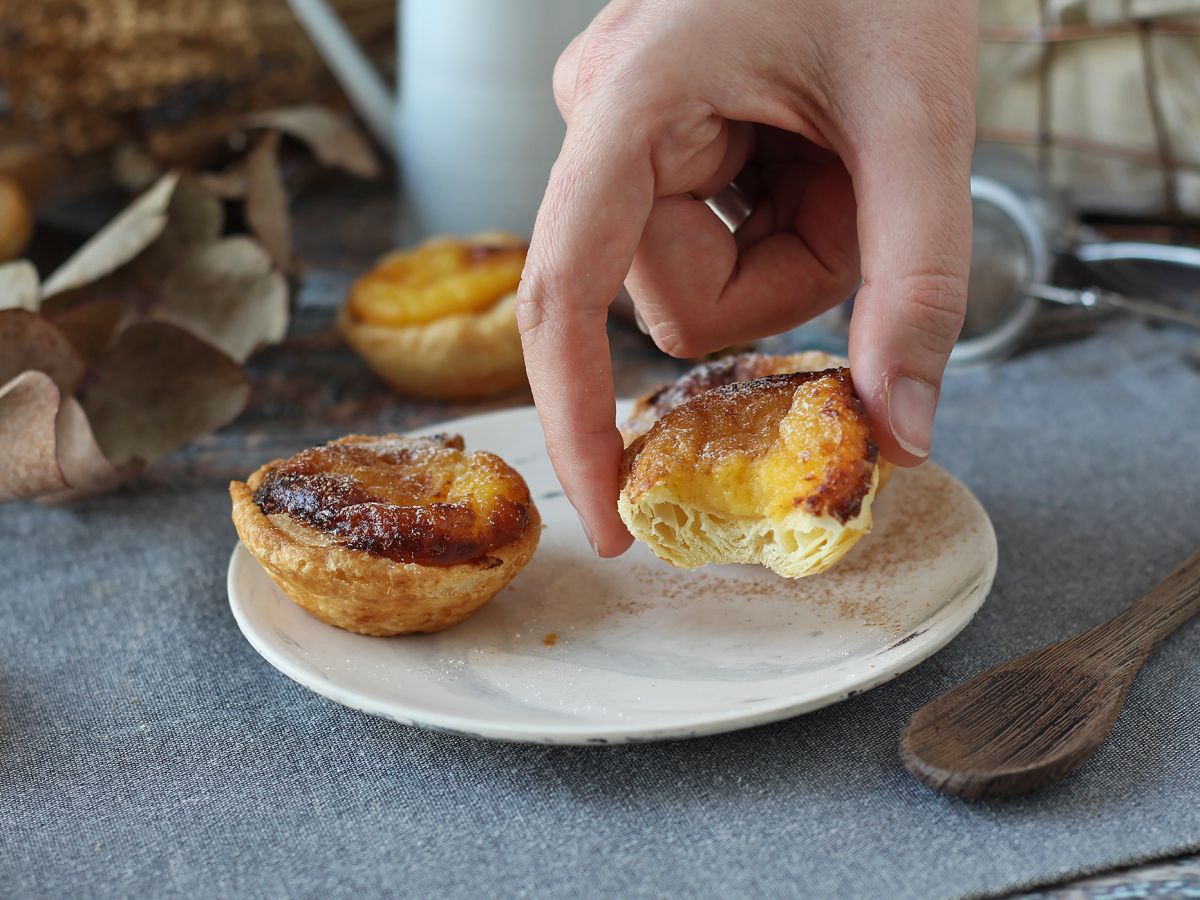 Pastéis de nata i en luftfryser. Det snabba och enkla receptet på den traditionella portugisiska sötsaken. - foto 7