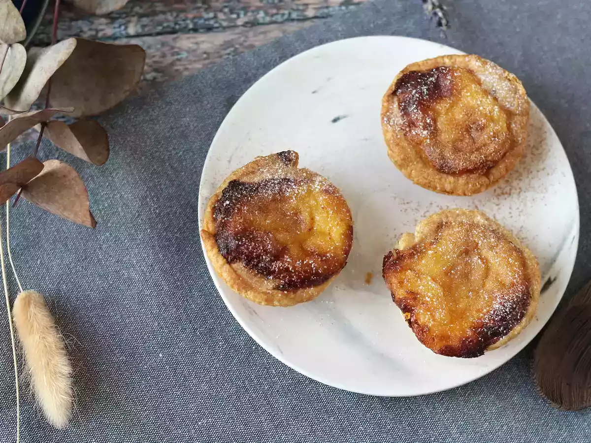 Pastéis de nata i en luftfryser. Det snabba och enkla receptet på den traditionella portugisiska sötsaken. - foto 8