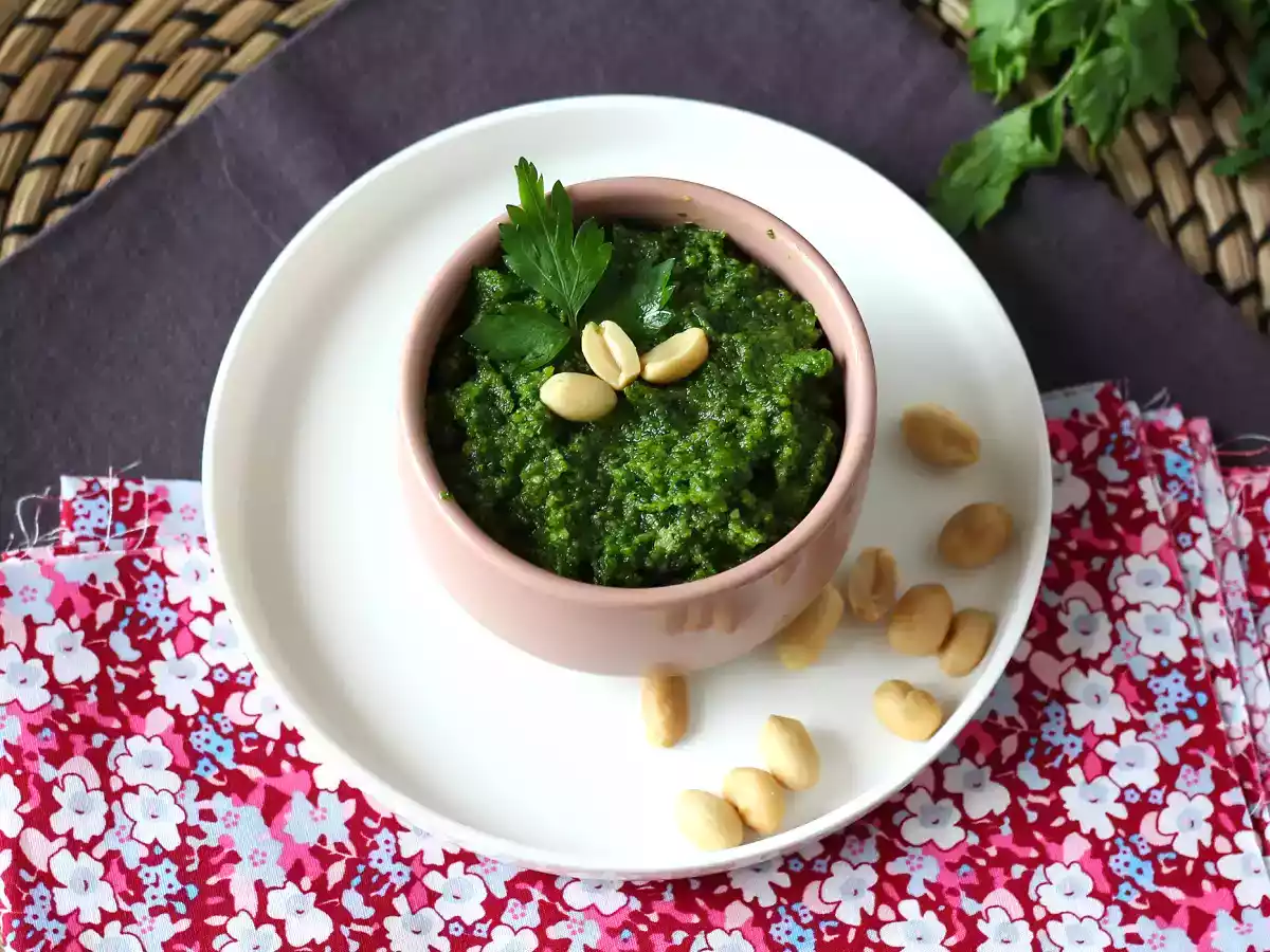 Pesto med persilja och jordnötter, en explosion av smaker