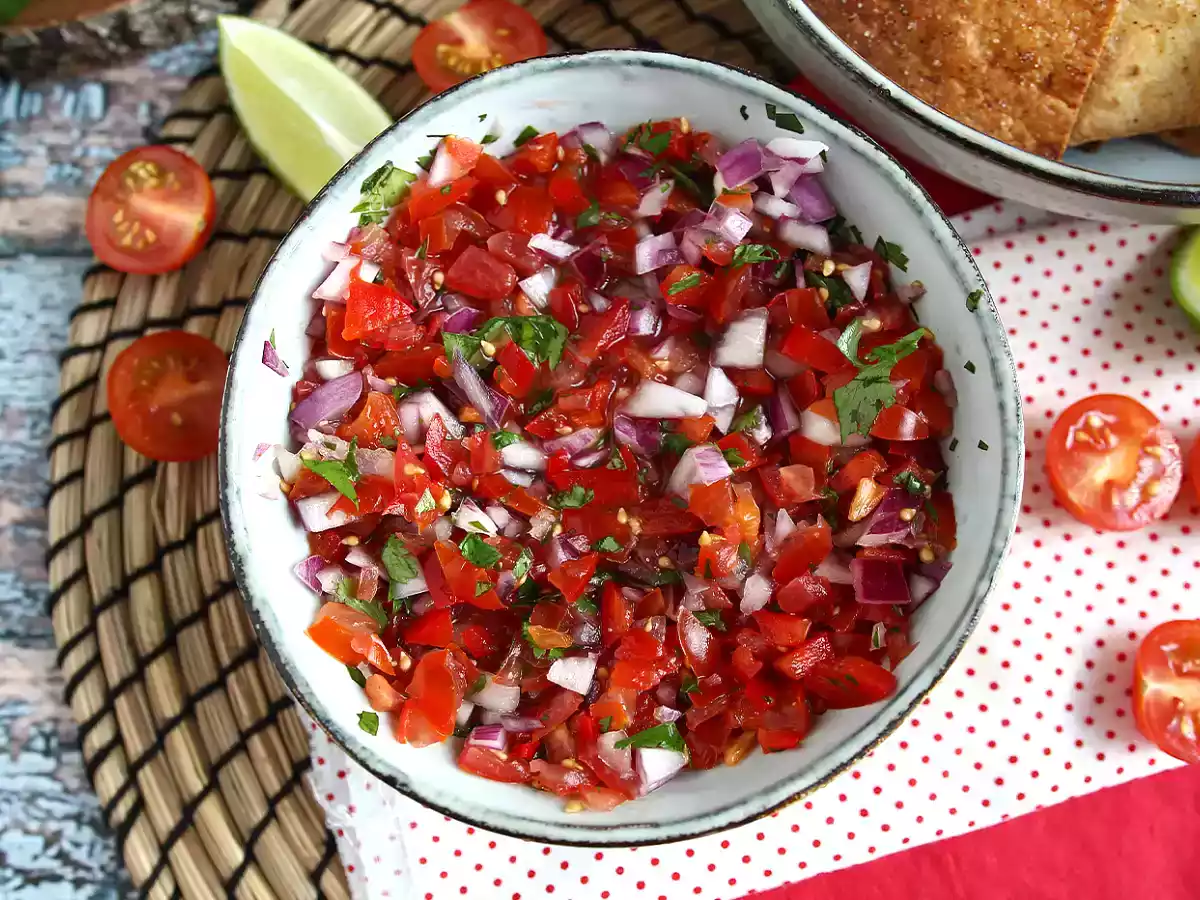 Pico de gallo och hemlagade tortillachips - foto 6