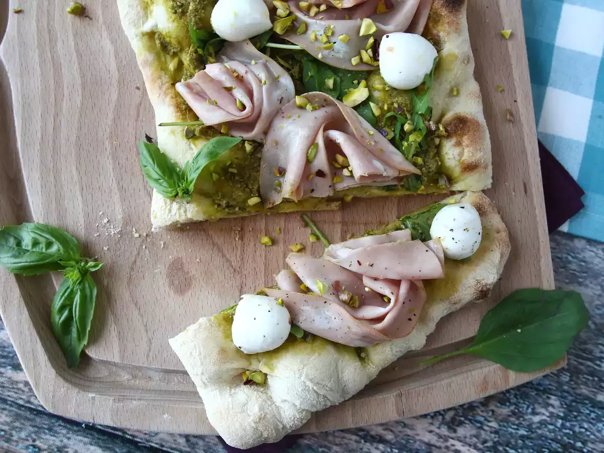 Pinsa med pesto och mortadella, klar på 10 minuter! - foto 2