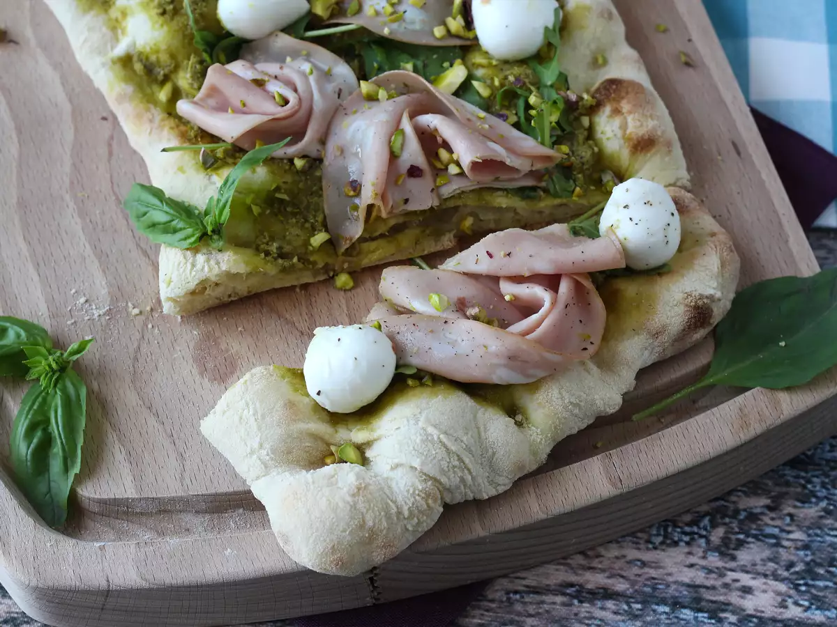 Pinsa med pesto och mortadella, klar på 10 minuter! - foto 4