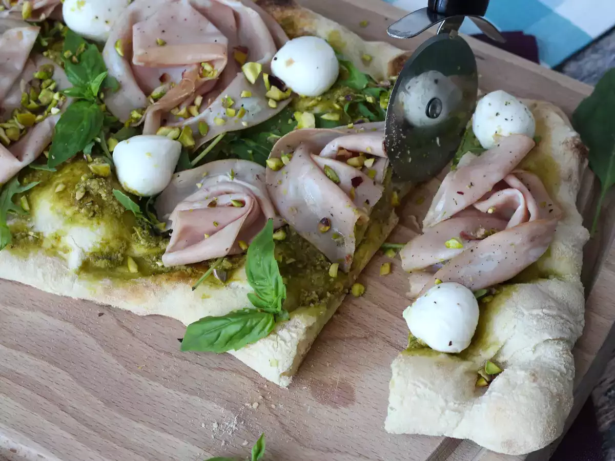 Pinsa med pesto och mortadella, klar på 10 minuter! - foto 6