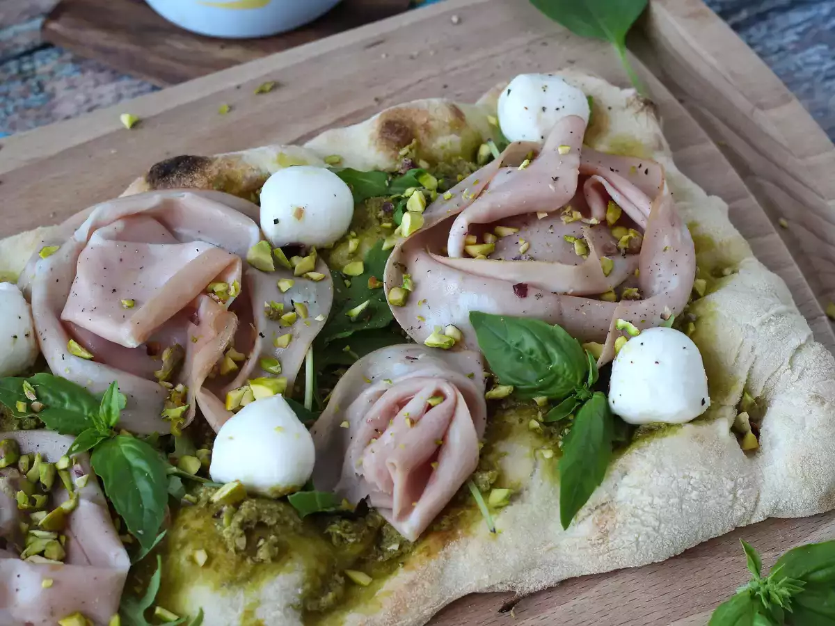 Pinsa med pesto och mortadella, klar på 10 minuter! - foto 7