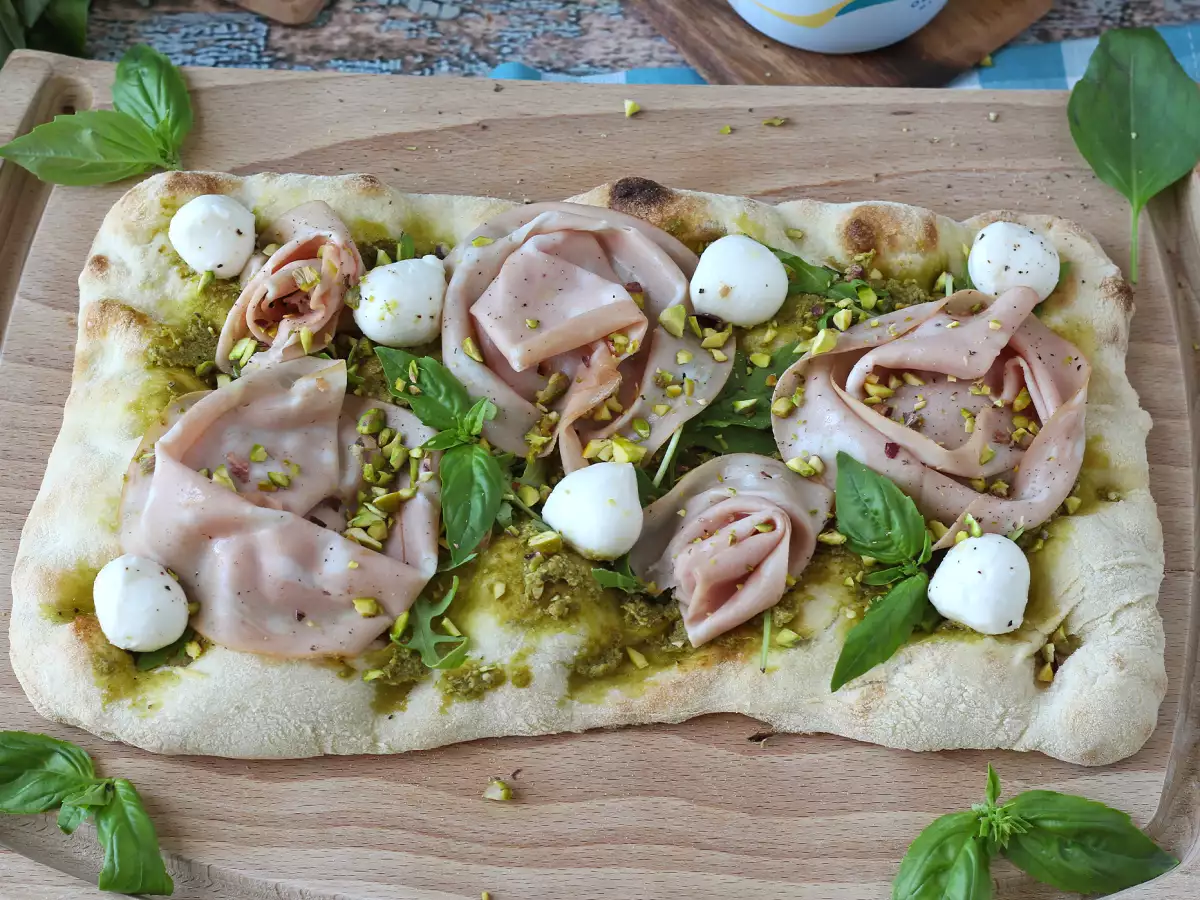 Pinsa med pesto och mortadella, klar på 10 minuter! - foto 5