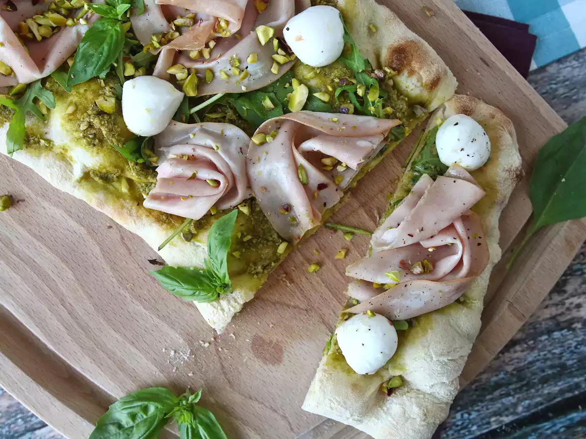 Pinsa med pesto och mortadella, klar på 10 minuter! - foto 4