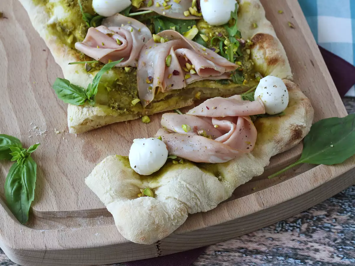 Pinsa med pesto och mortadella, klar på 10 minuter! - foto 6