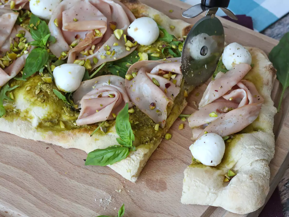 Pinsa med pesto och mortadella, klar på 10 minuter! - foto 8