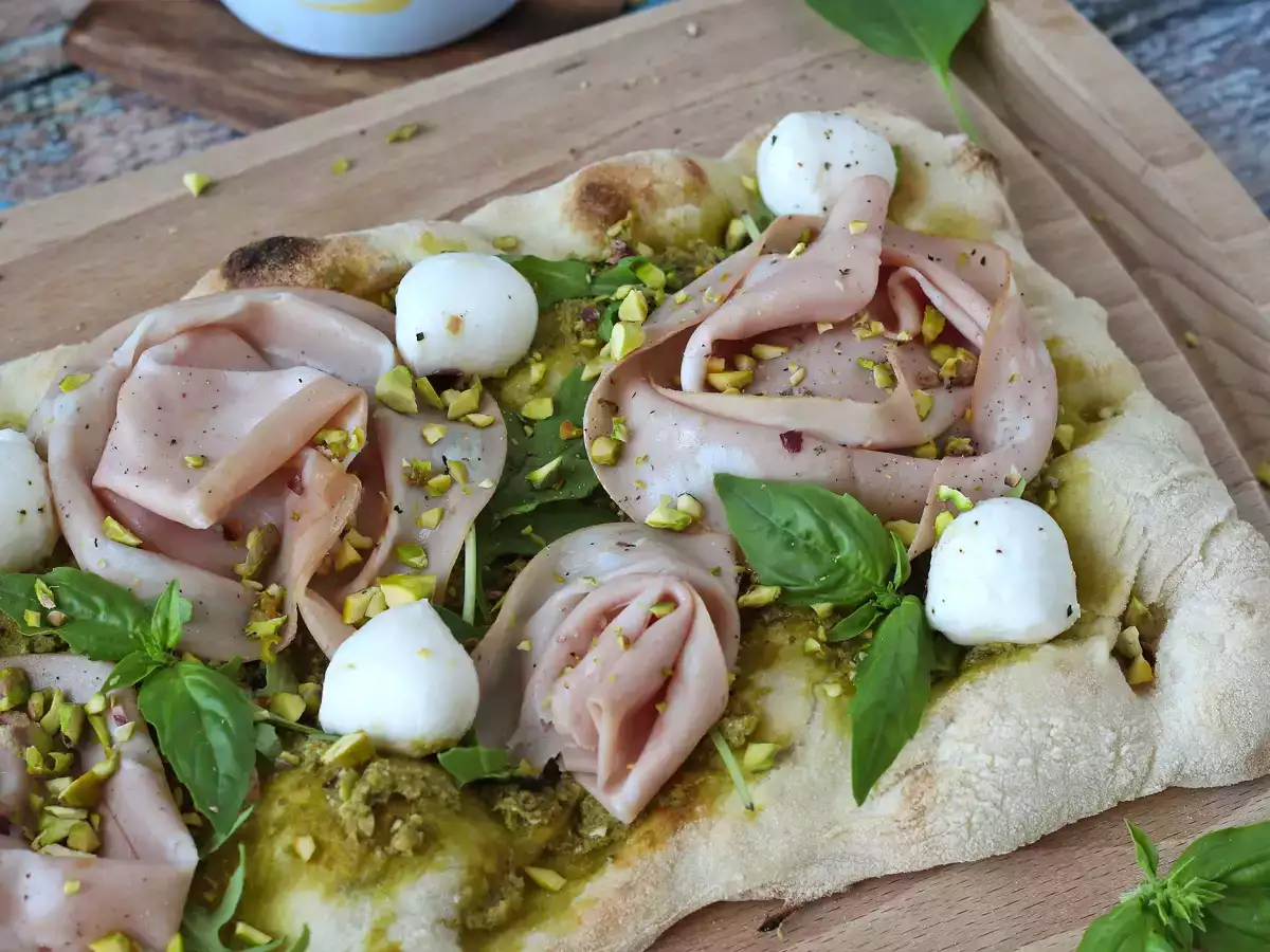 Pinsa med pesto och mortadella, klar på 10 minuter! - foto 7