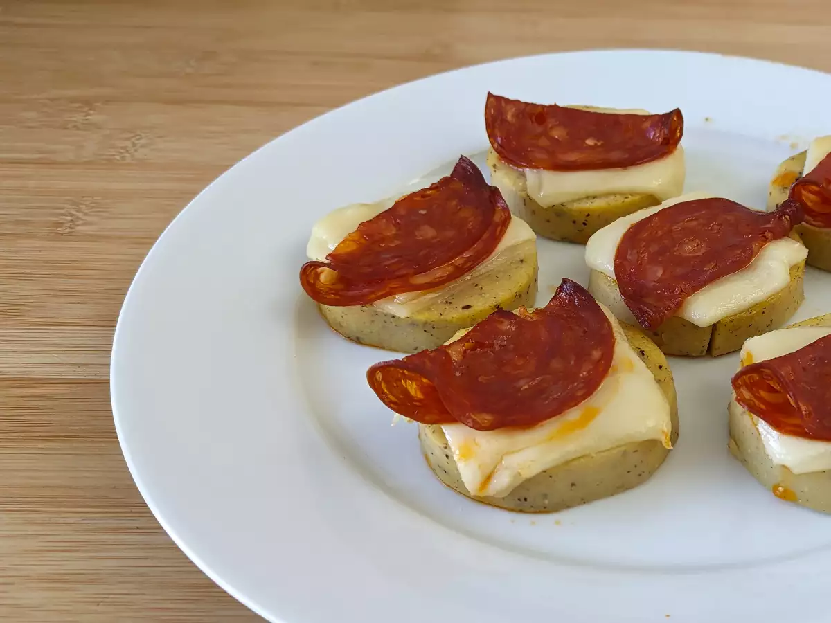 Polentacrostini med scamorza och kryddig salami - foto 3