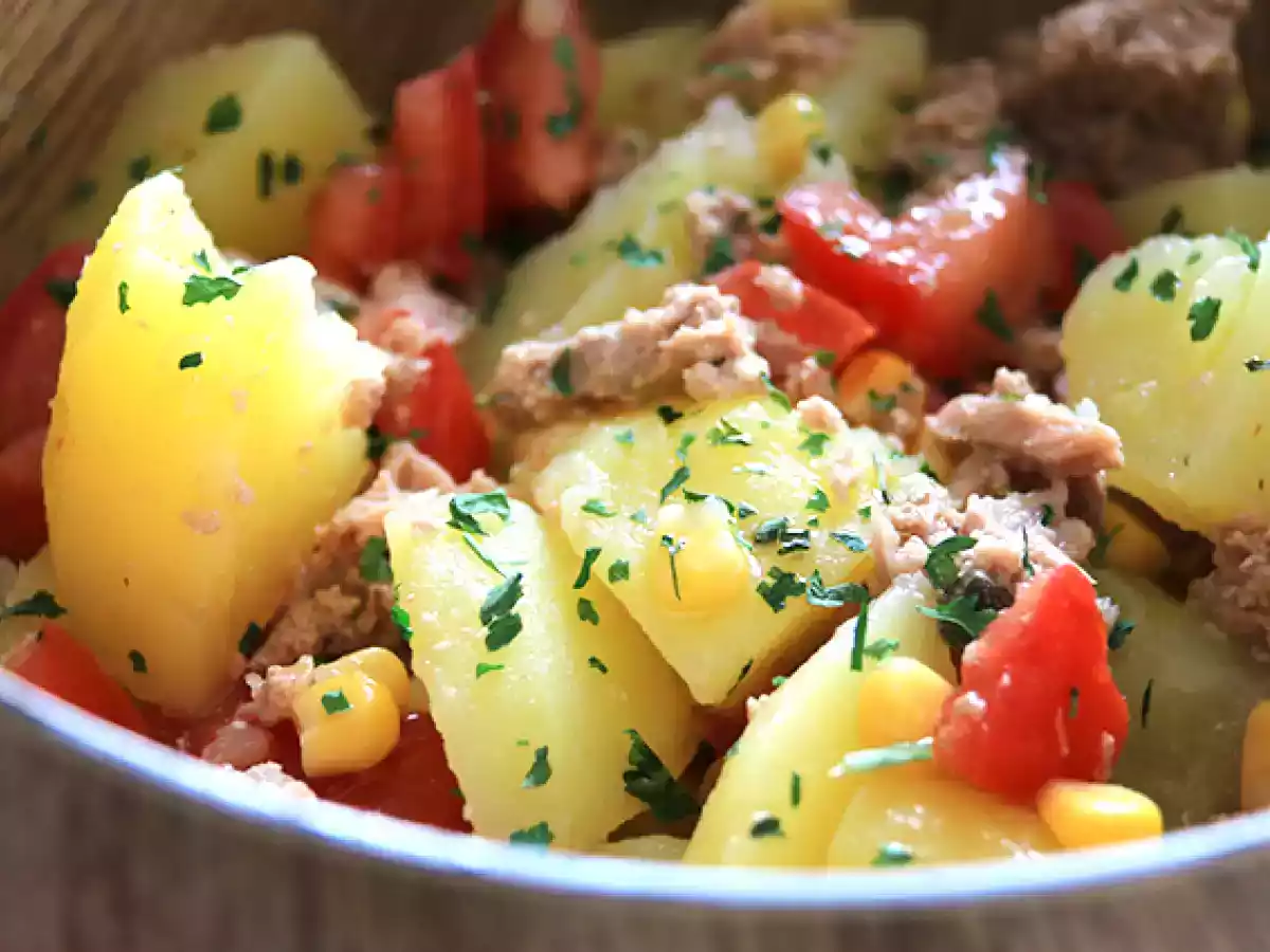 Potatis-, tonfisk- och tomatsallad