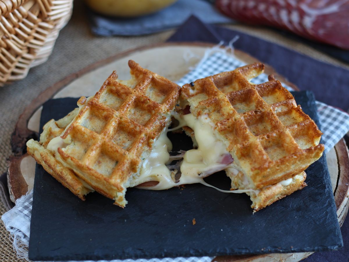 Potatisvåffelsmörgås med raclette, den ultimata comfort food - foto 4