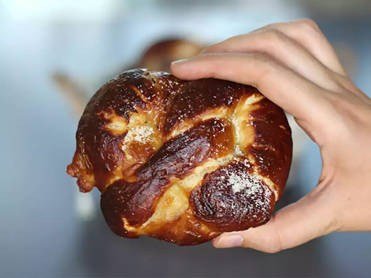 Pretzelkringlor med mozzarella och rosmarin - foto 3