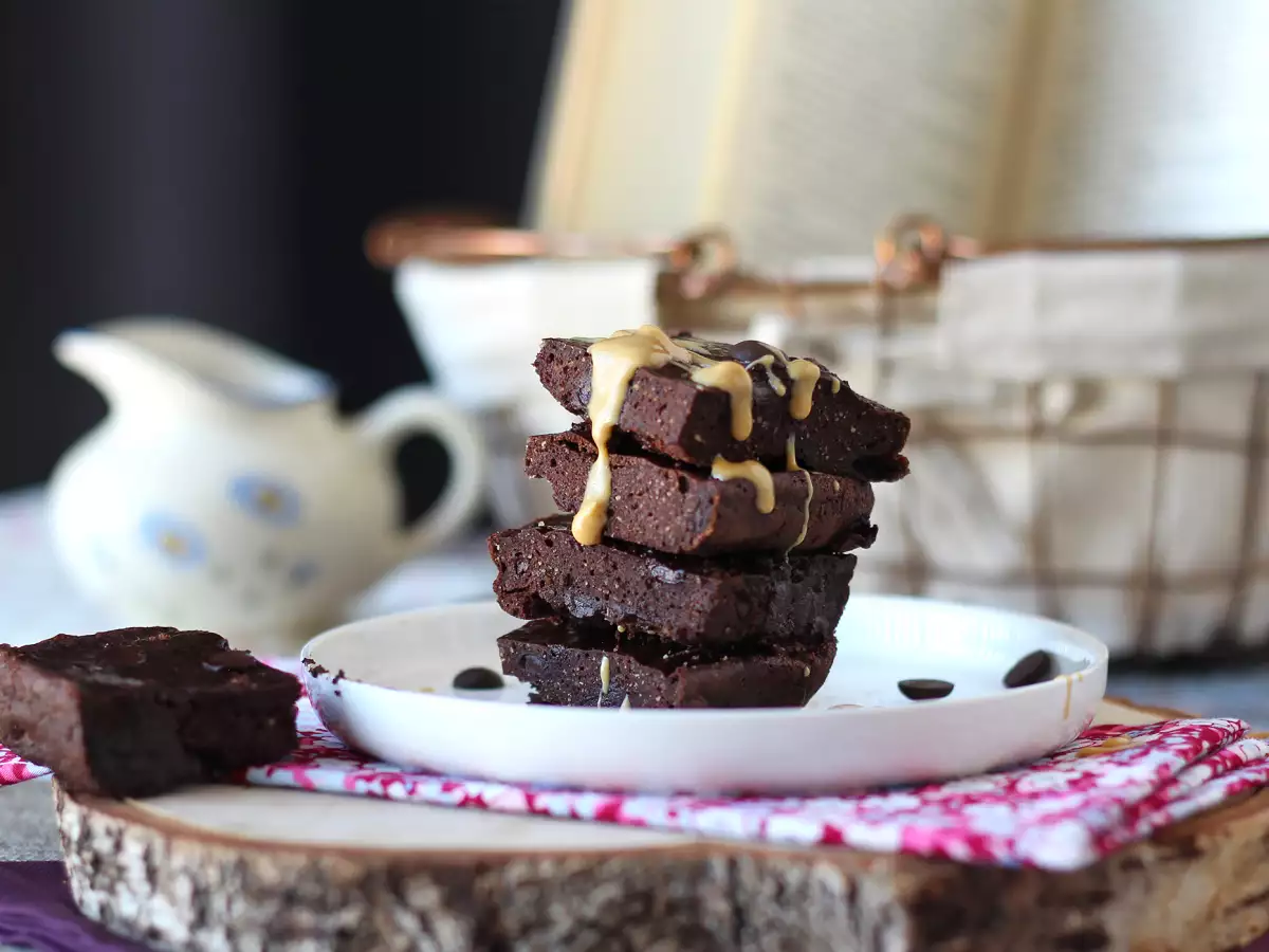 Proteinbrownie med vassleprotein – naturligt glutenfri - foto 3