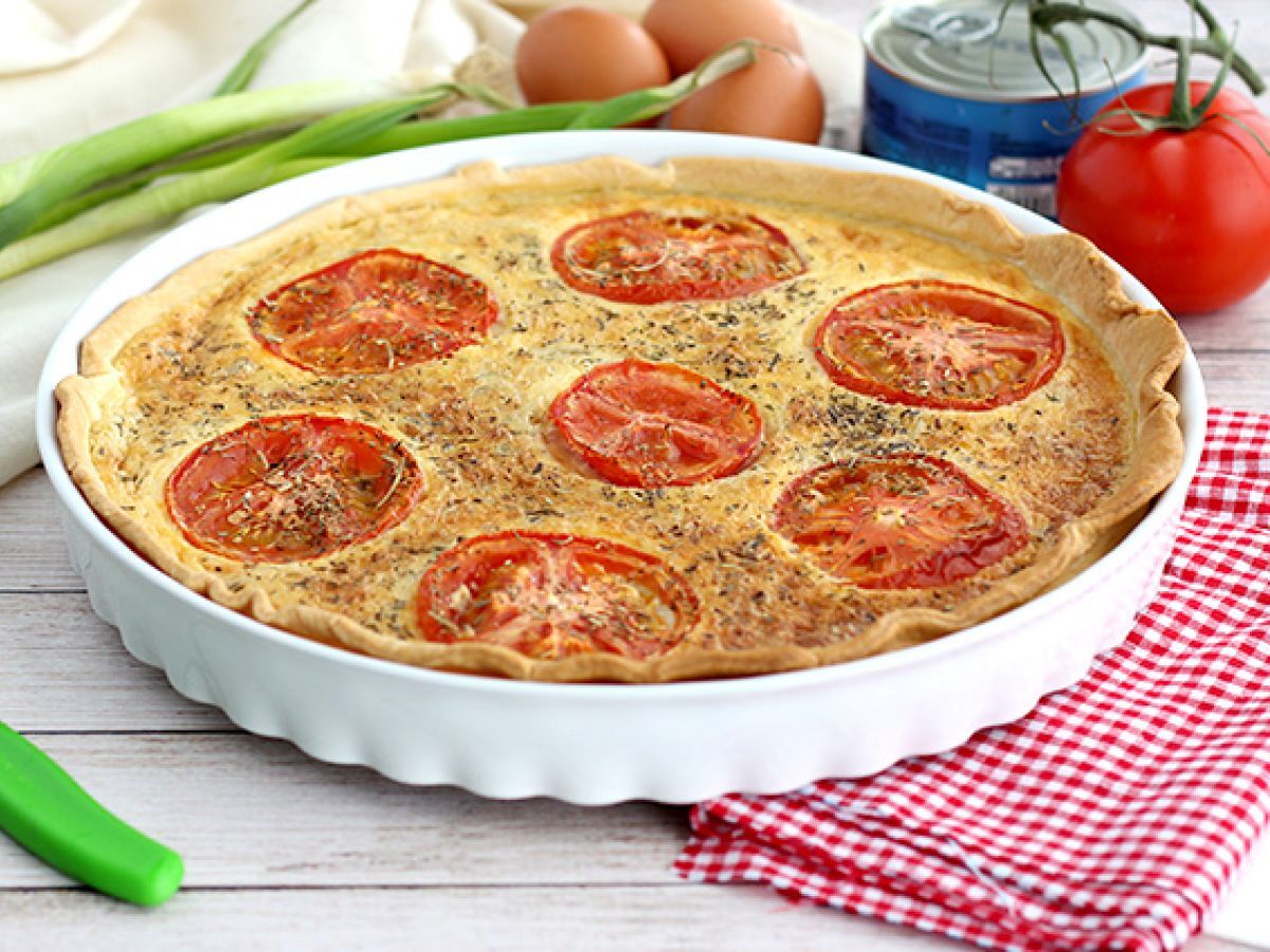 Quiche med tonfisk och tomat