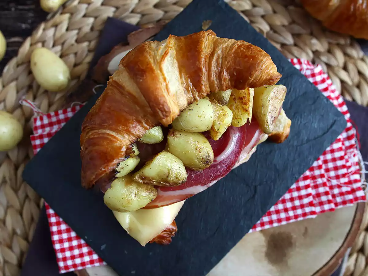 Raclette-croissantmacka för en utsökt brunch! - foto 2