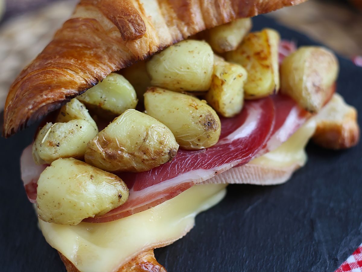 Raclette-croissantmacka för en utsökt brunch! - foto 3