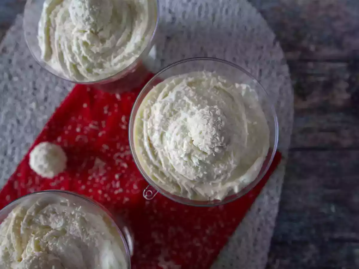 Raffaello-liknande kokosnötsverriner utan bakning - en sagodessert i en snöglob - foto 4