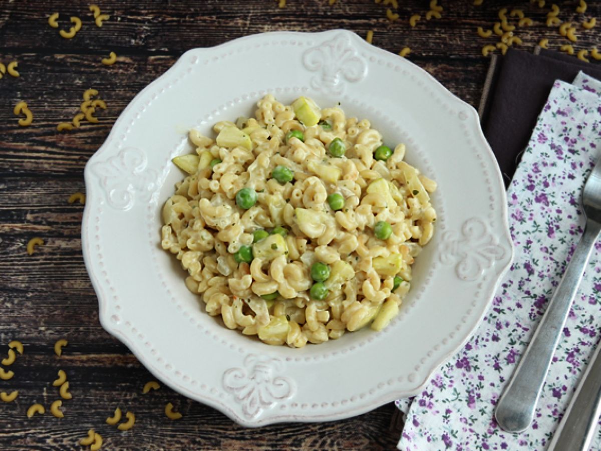 Risotto med coquilletter, ärtor, zucchini, vitlök och örtost