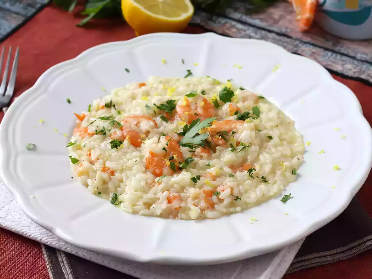 Risotto med räkor och citron, en elegant och enkel rätt att förbereda